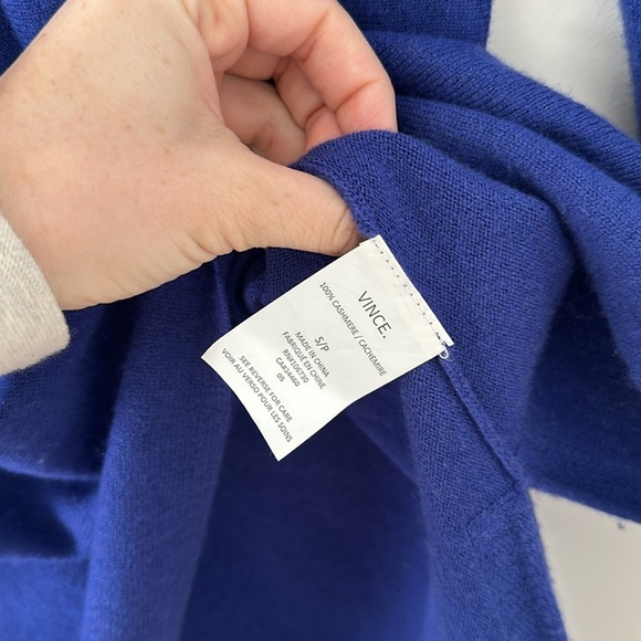 Vince 100% Cashmere Banded Boat Neck Sweater Blue Knit Sweater Crewneck Soft New - Picture 6 of 9